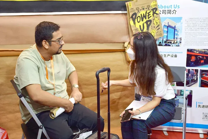 Customer conversation at the exhibition