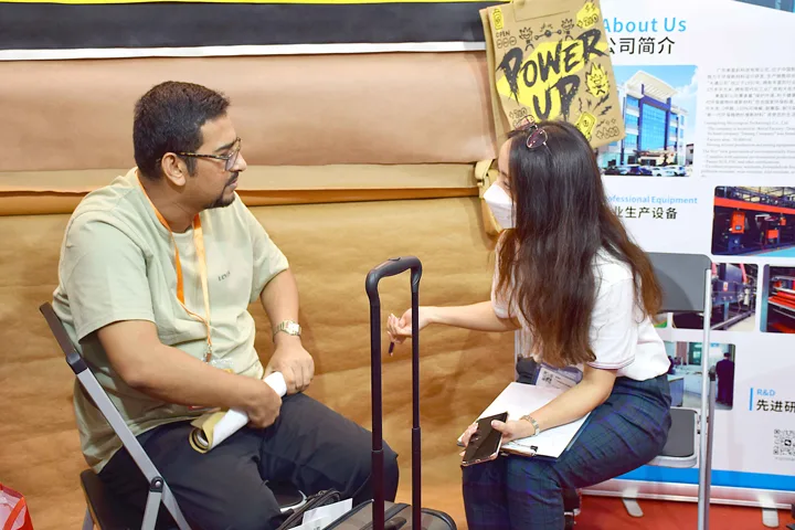 Customer conversation at the exhibition